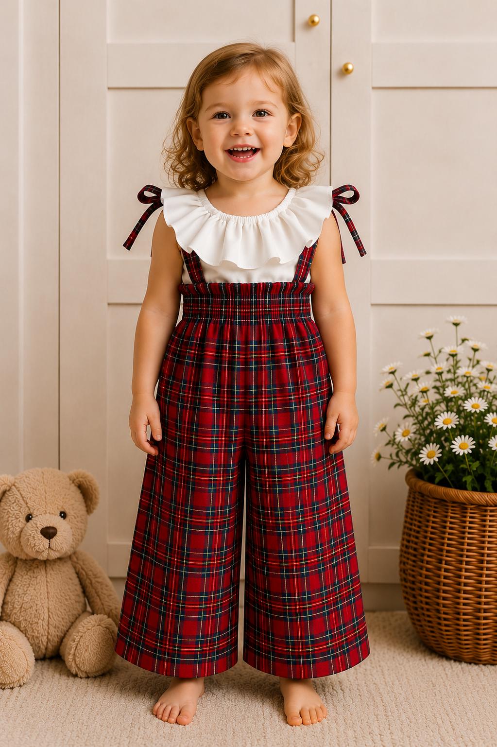 🎀 Ekose Askılı Kız Çocuk Takım – Fırfırlı Bluz ve Kırmızı Ekose Bol Paça Pantolon